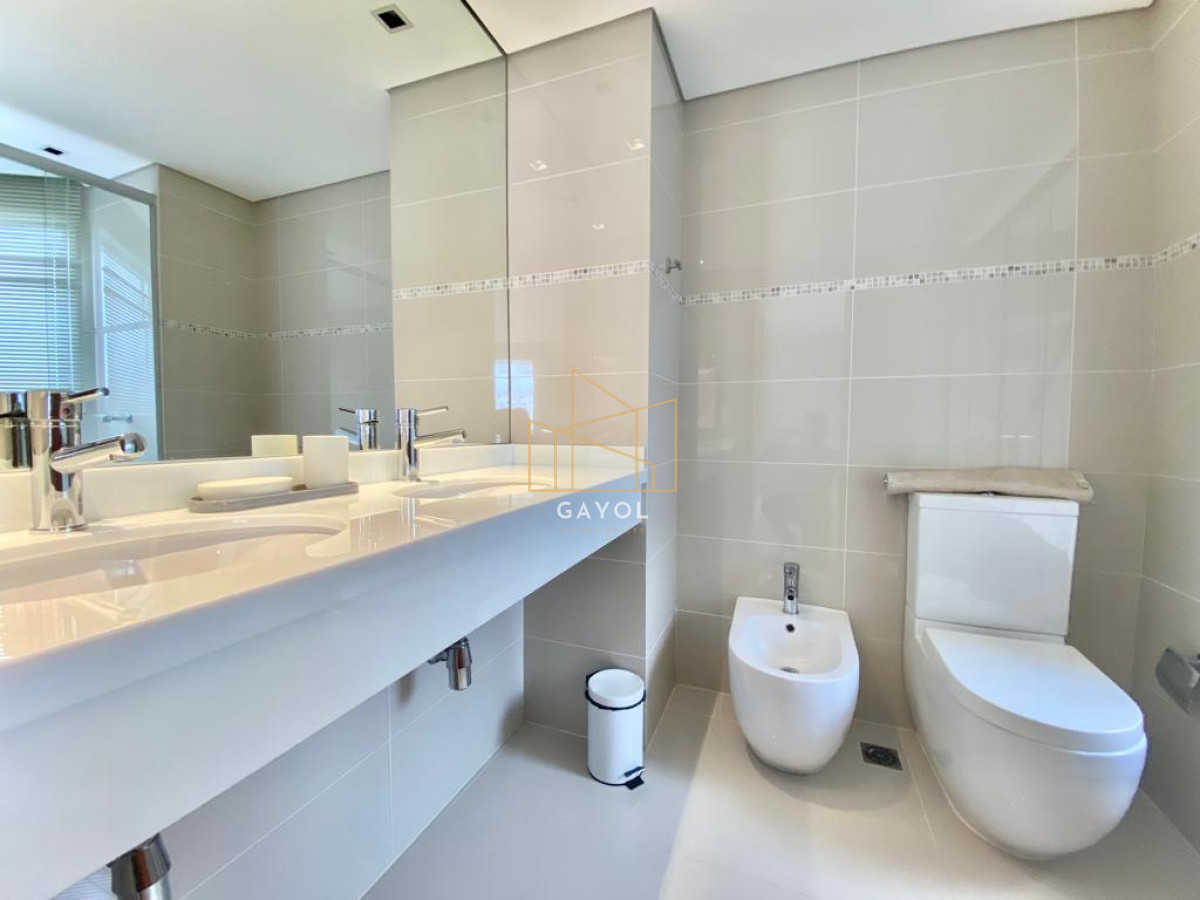 Apartamento ID.662 - Alquiler temporal Apartamento 3 DORMITORIOS y dependencia en PLAYA MANSA, Punta del este