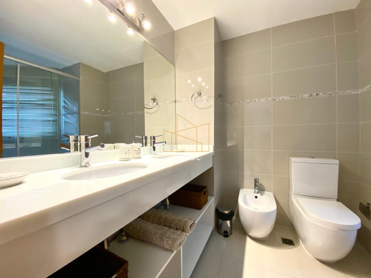 Apartamento ID.661 - Apartamento en Venta Playa Mansa 3 dormitorios Sunrise Tower