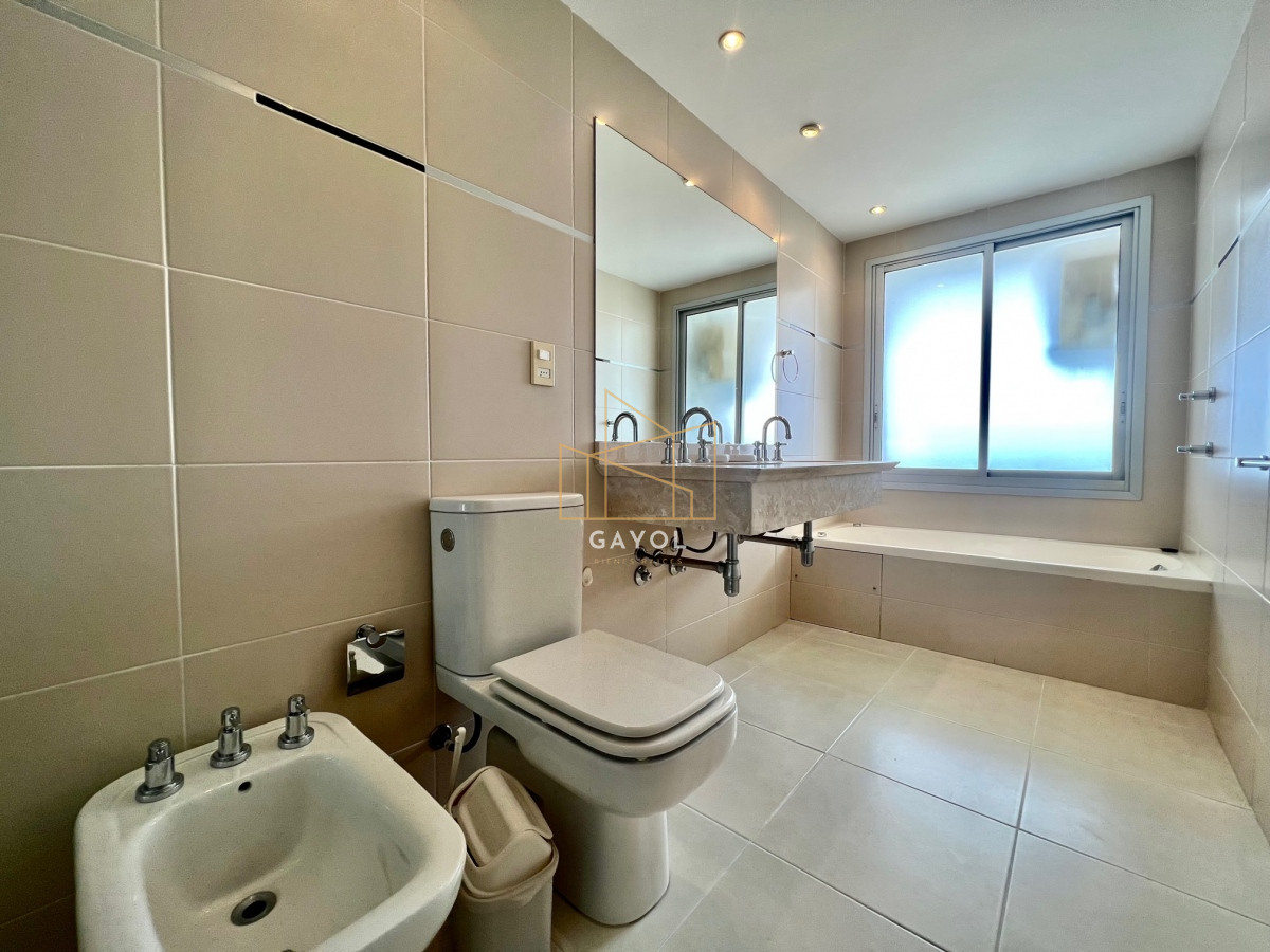Apartamento ID.424 - Apartamento en alquiler temporario Playa Mansa 2 dormitorios SEASONS TOWER