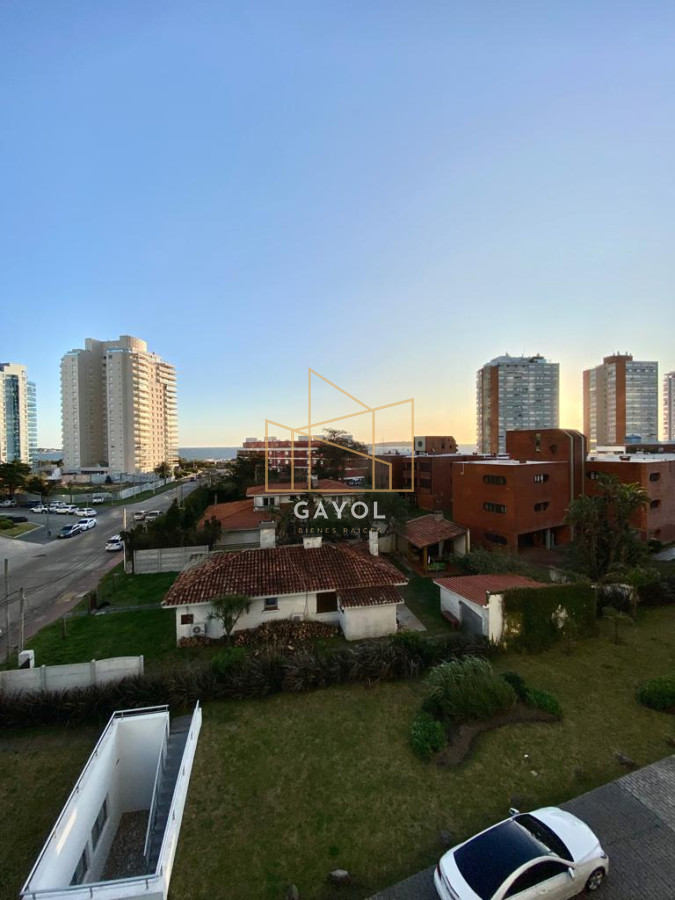 Apartamento ID.661 - Apartamento en Venta Playa Mansa 3 dormitorios Sunrise Tower