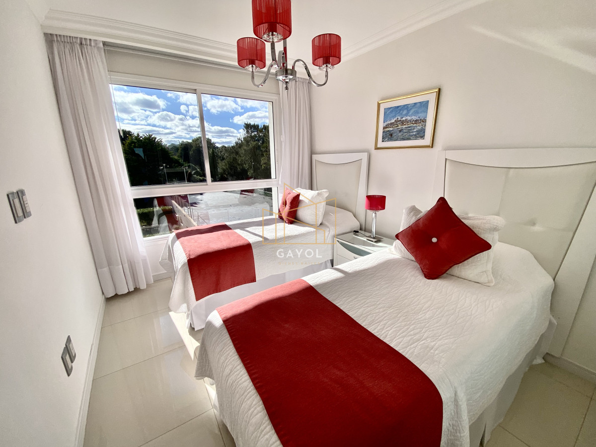 Apartamento ID.622 - Venta apartamento 3 dormitorios en Playa Mansa - Punta del Este