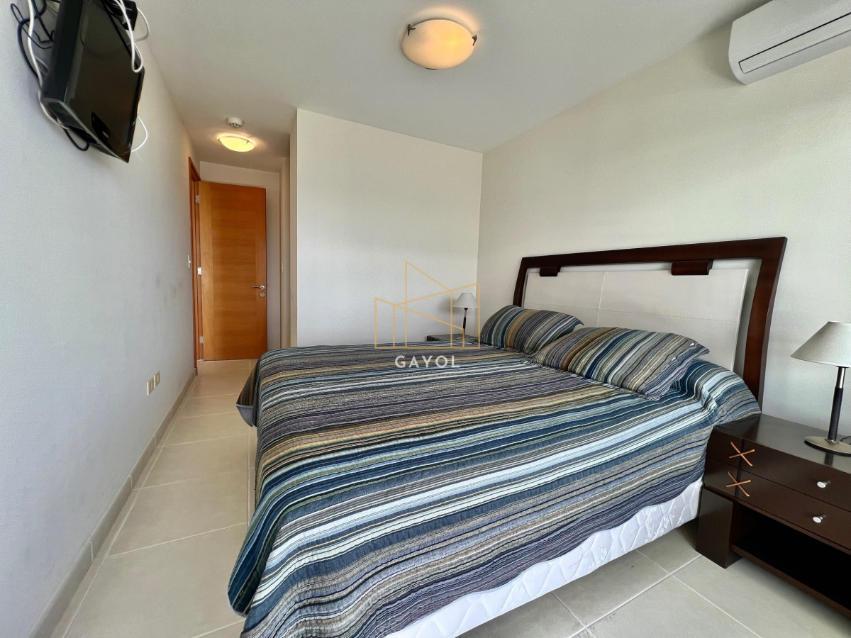 Apartamento ID.424 - Apartamento en alquiler temporario Playa Mansa 2 dormitorios SEASONS TOWER
