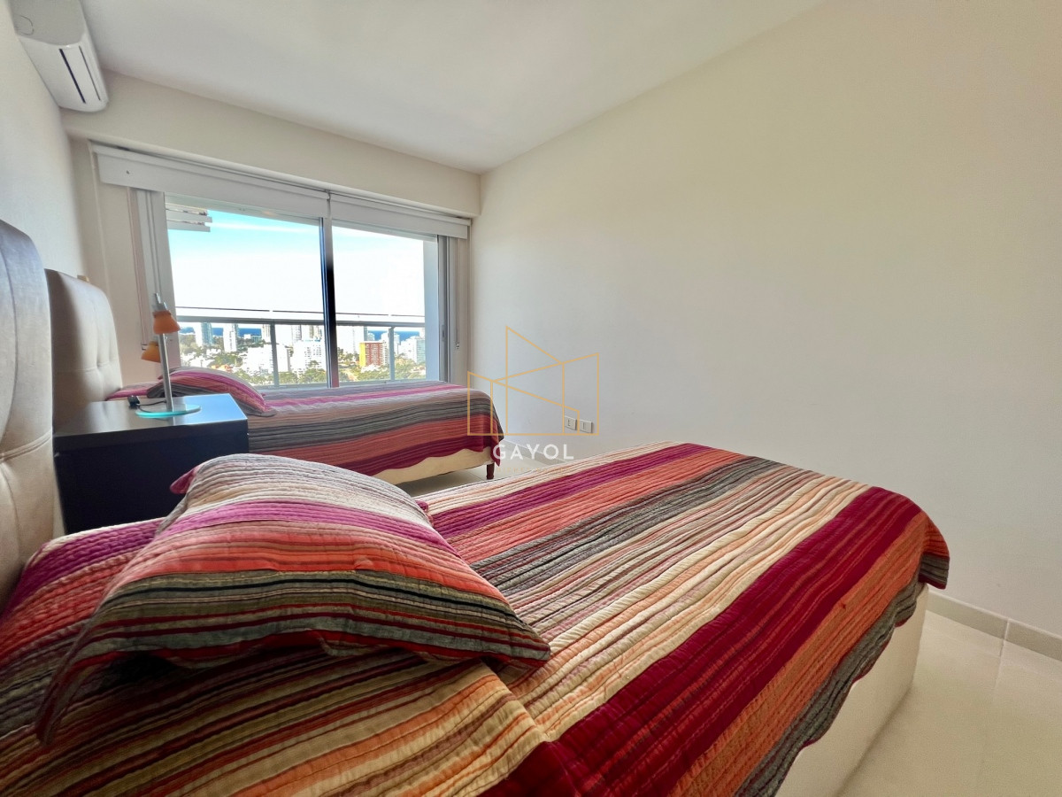 Apartamento ID.424 - Apartamento en alquiler temporario Playa Mansa 2 dormitorios SEASONS TOWER