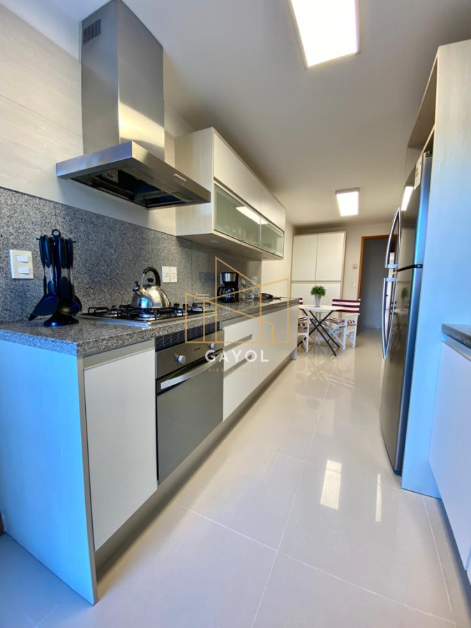 Apartamento ID.661 - Apartamento en Venta Playa Mansa 3 dormitorios Sunrise Tower
