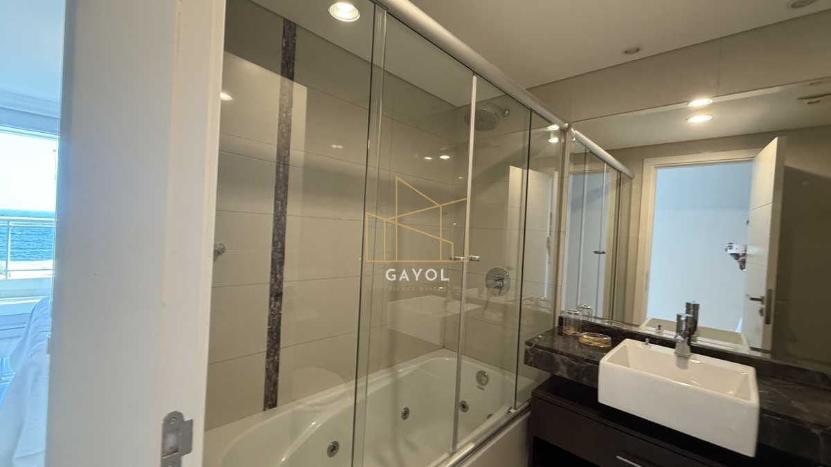 Apartamento ID.622 - Venta apartamento 3 dormitorios en Playa Mansa - Punta del Este