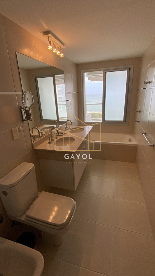 Apartamento ID.587 - Apartamento en alquiler temporario Playa Mansa 2 dormitorios