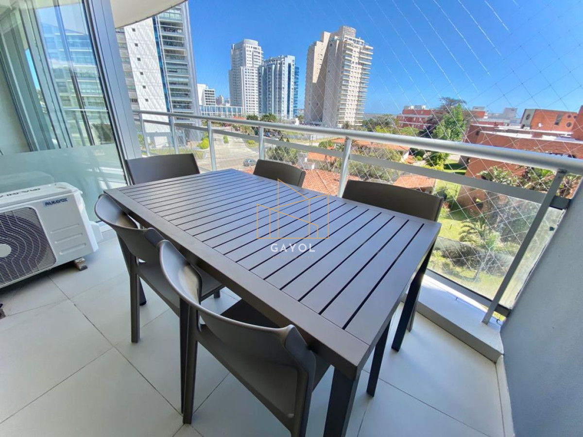 Apartamento ID.657 - APARTAMENTO EN VENTA SUNRISE TOWER 2 DORMITORIOS MAS SERVICIO PUNTA DEL ESTE