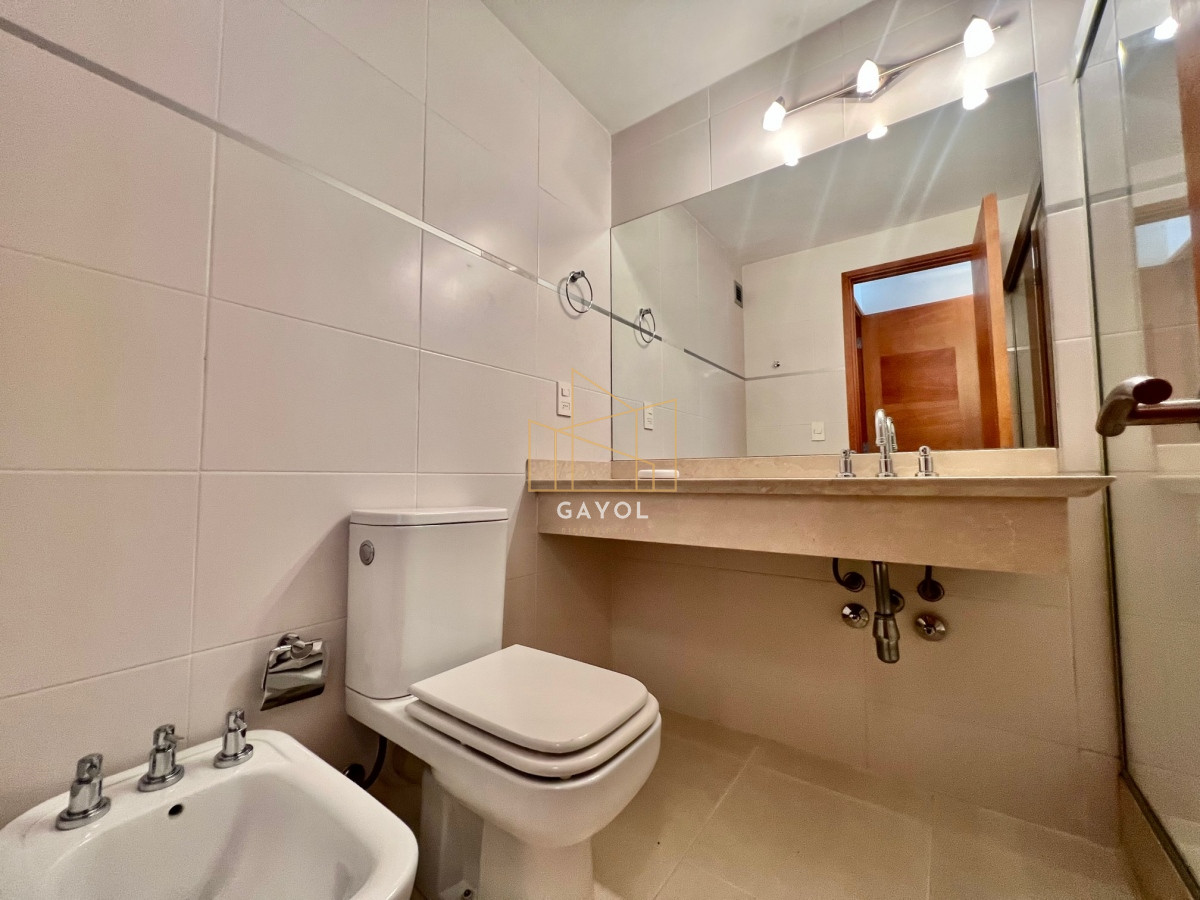Apartamento ID.424 - Apartamento en alquiler temporario Playa Mansa 2 dormitorios SEASONS TOWER