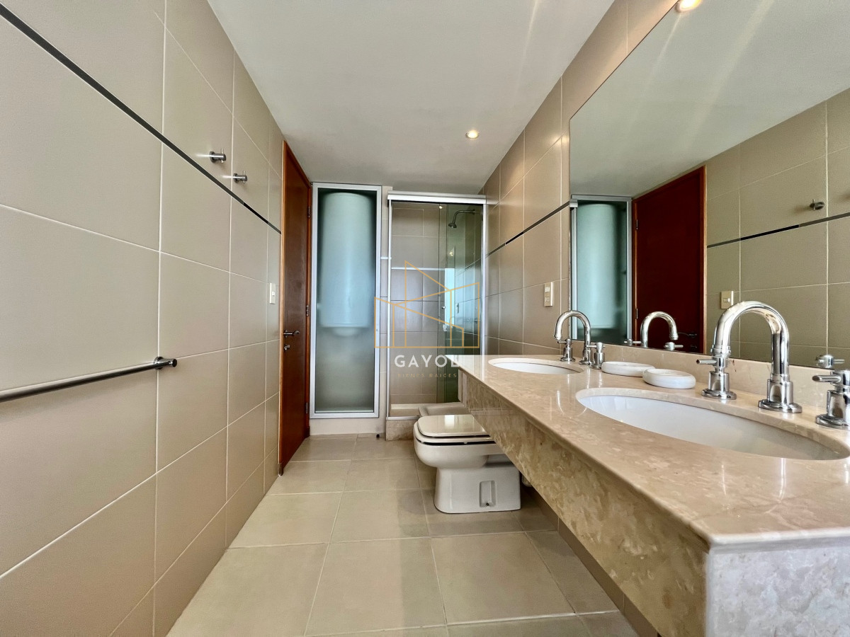 Apartamento ID.424 - Apartamento en alquiler temporario Playa Mansa 2 dormitorios SEASONS TOWER
