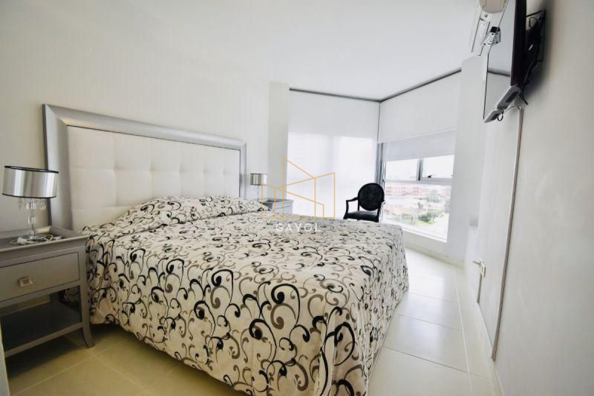 Apartamento ID.935 - Apartamento en venta Playa Mansa 3 dormitorios SEASONS