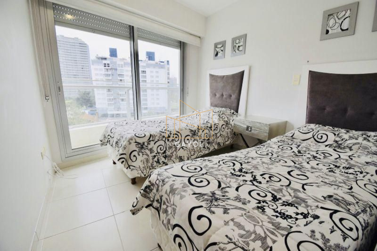 Apartamento ID.935 - Apartamento en venta Playa Mansa 3 dormitorios SEASONS