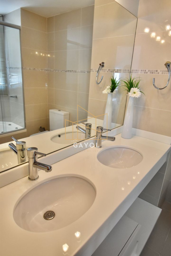 Apartamento ID.660 - Apartamento en venta Playa Mansa 3 dormitorios