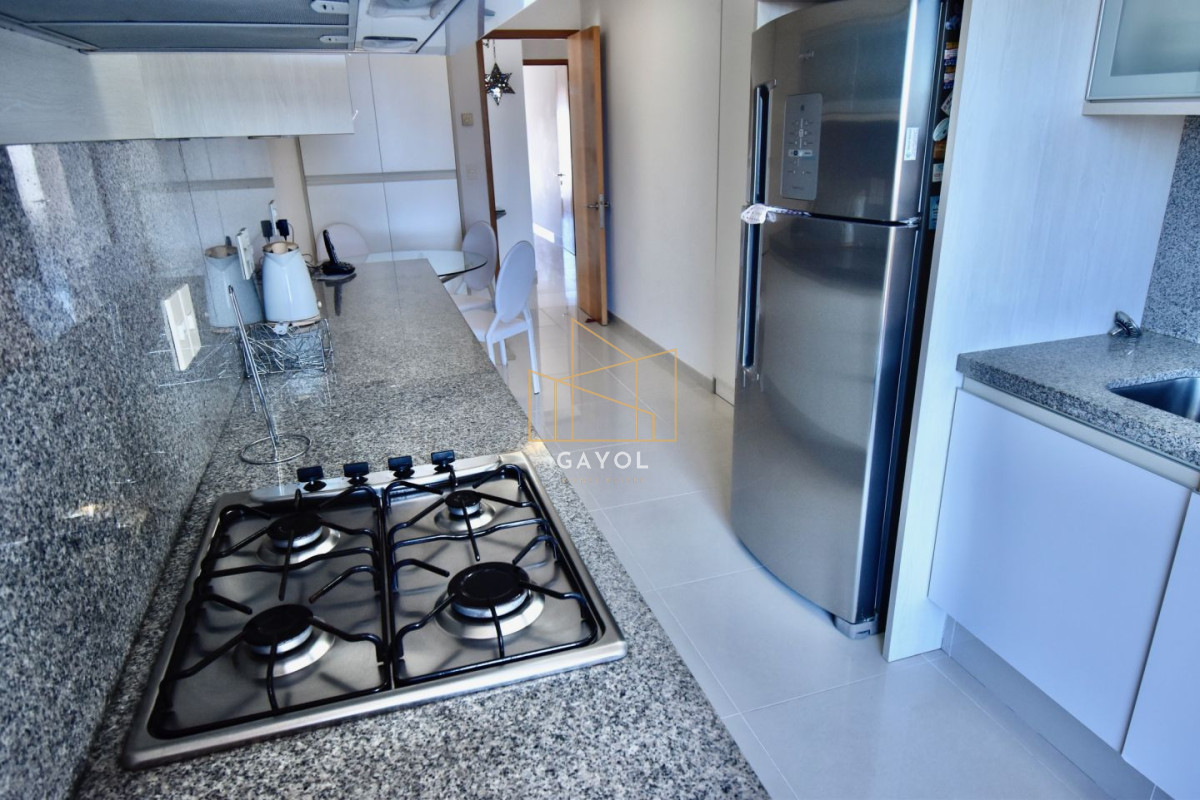 Apartamento ID.660 - Apartamento en venta Playa Mansa 3 dormitorios