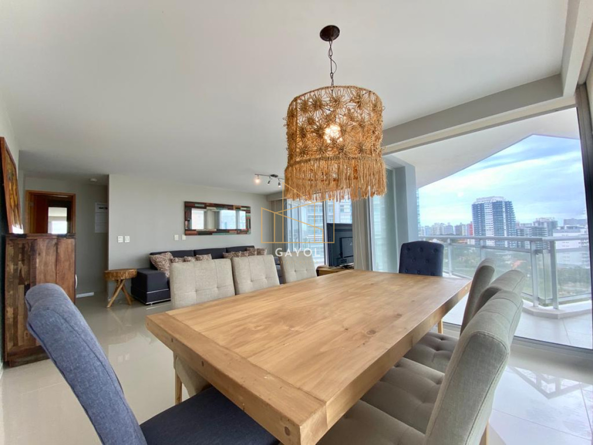 Apartamento ID.662 - Alquiler temporal Apartamento 3 DORMITORIOS y dependencia en PLAYA MANSA, Punta del este
