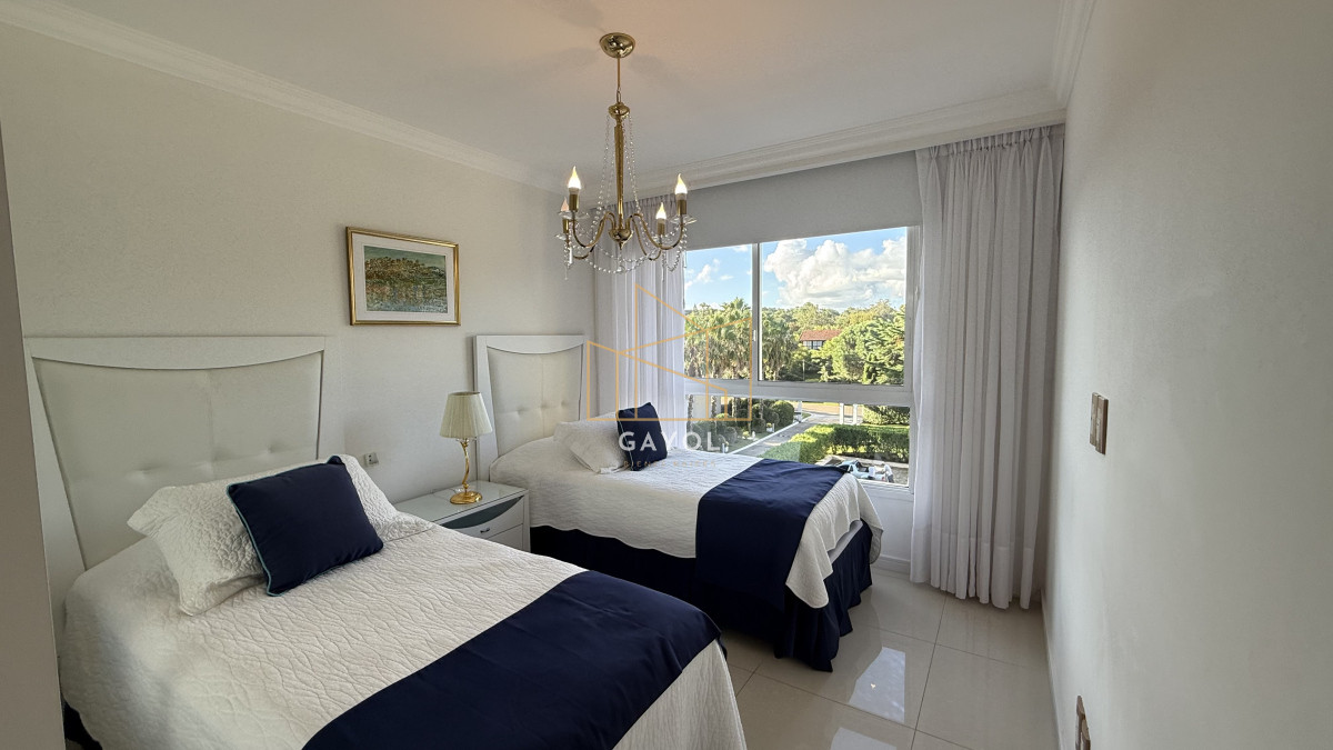 Apartamento ID.622 - Venta apartamento 3 dormitorios en Playa Mansa - Punta del Este