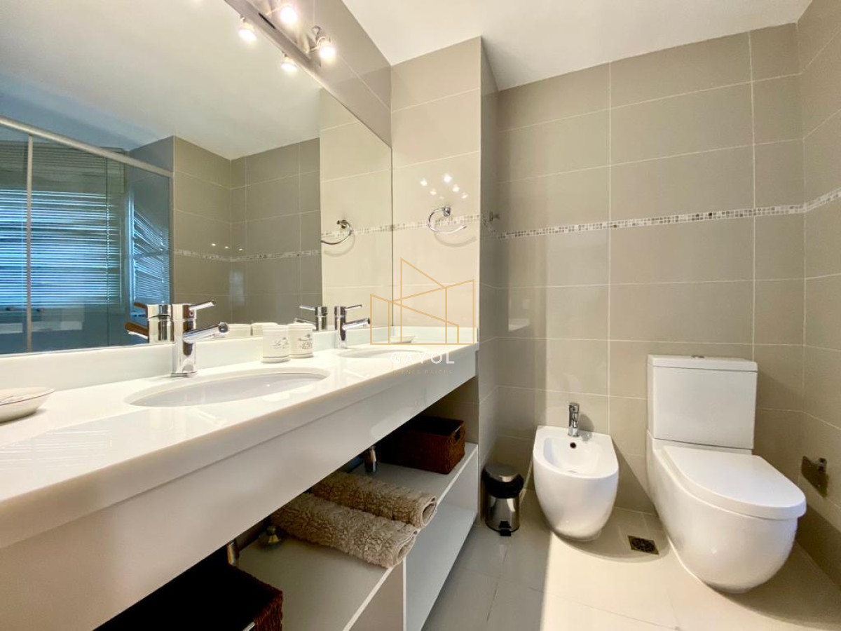 Apartamento ID.661 - Apartamento en Venta Playa Mansa 3 dormitorios Sunrise Tower
