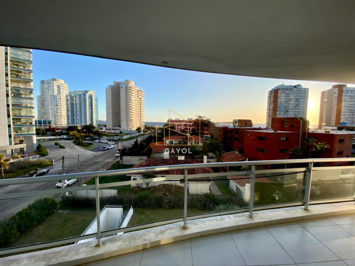 Apartamento ID.661 - Apartamento en Venta Playa Mansa 3 dormitorios Sunrise Tower