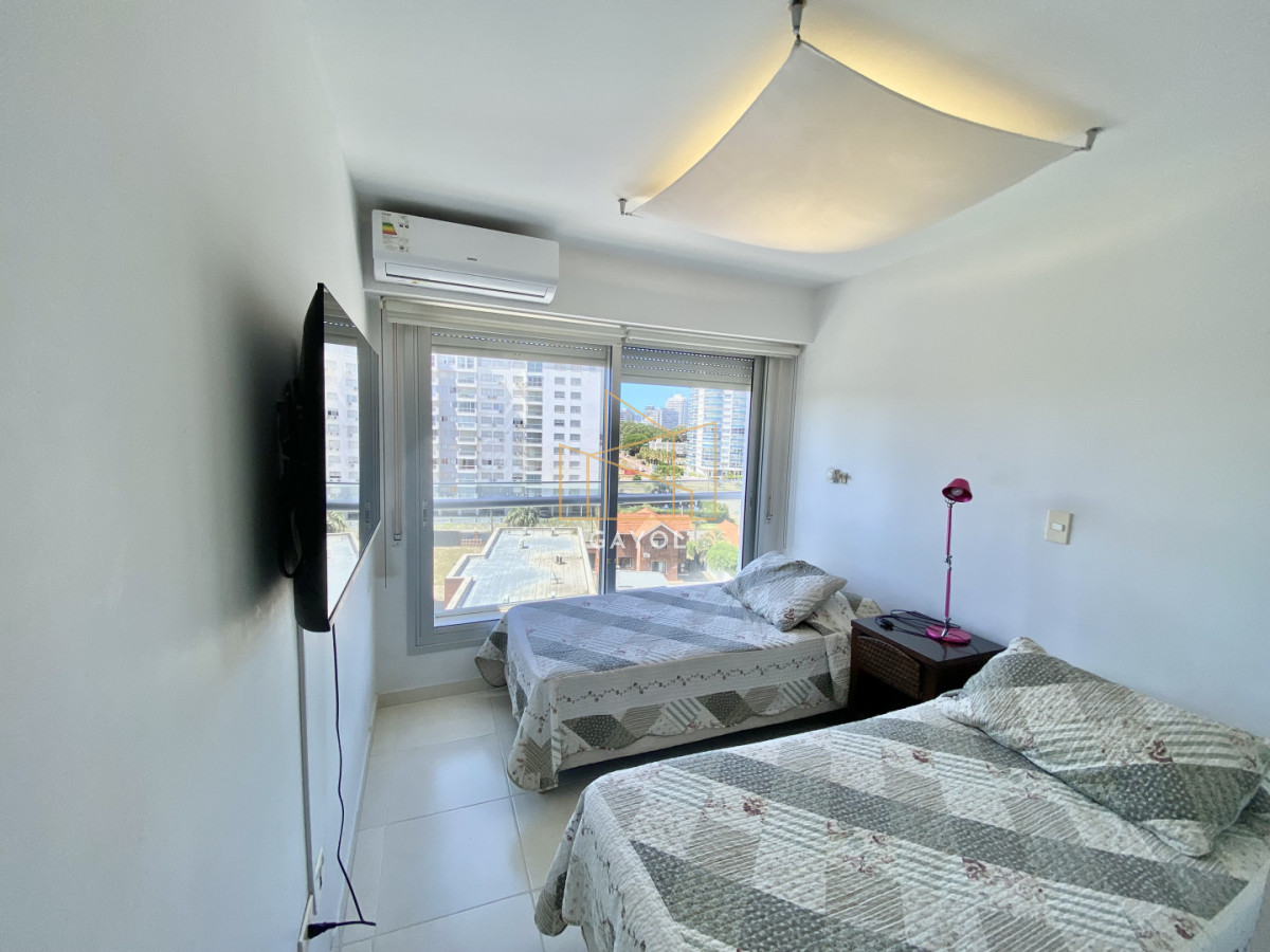 Apartamento ID.1223 - Apartamento en alquiler temporario Playa Mansa 2 dormitorios