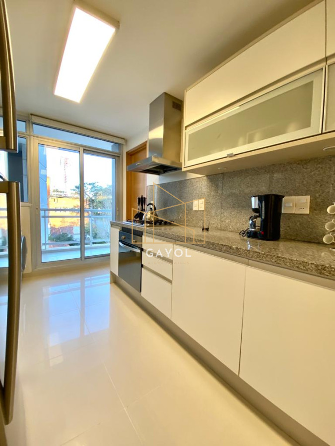 Apartamento ID.661 - Apartamento en Venta Playa Mansa 3 dormitorios Sunrise Tower