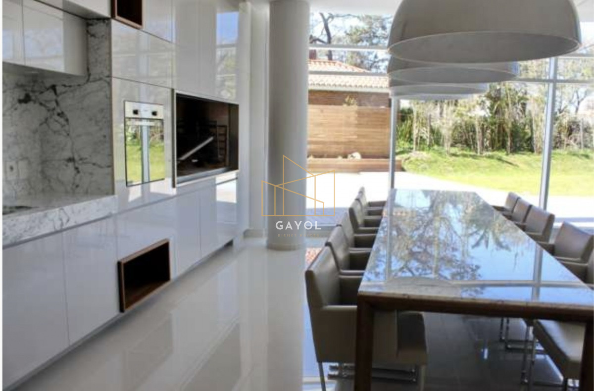 Apartamento ID.657 - APARTAMENTO EN VENTA SUNRISE TOWER 2 DORMITORIOS MAS SERVICIO PUNTA DEL ESTE