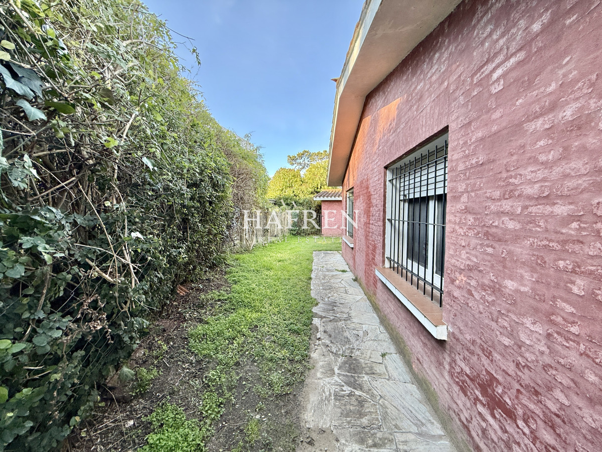Casa ID.471 - OPORTUNIDAD CASA EN PLAYA MANSA EN 4 DORMITORIOS ZONA CON POTENCIAL COMERCIAL