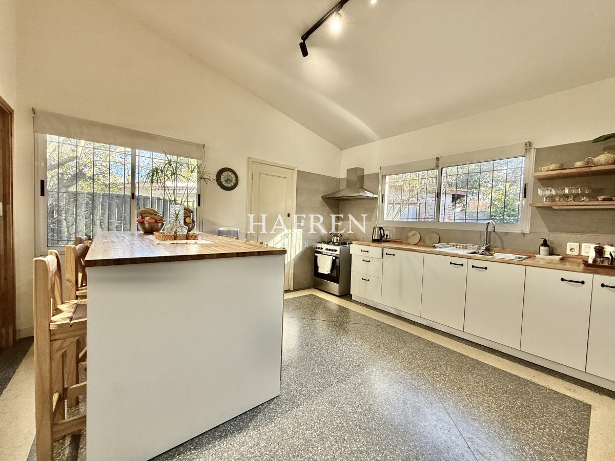 Casa ID.471 - OPORTUNIDAD CASA EN PLAYA MANSA EN 4 DORMITORIOS ZONA CON POTENCIAL COMERCIAL
