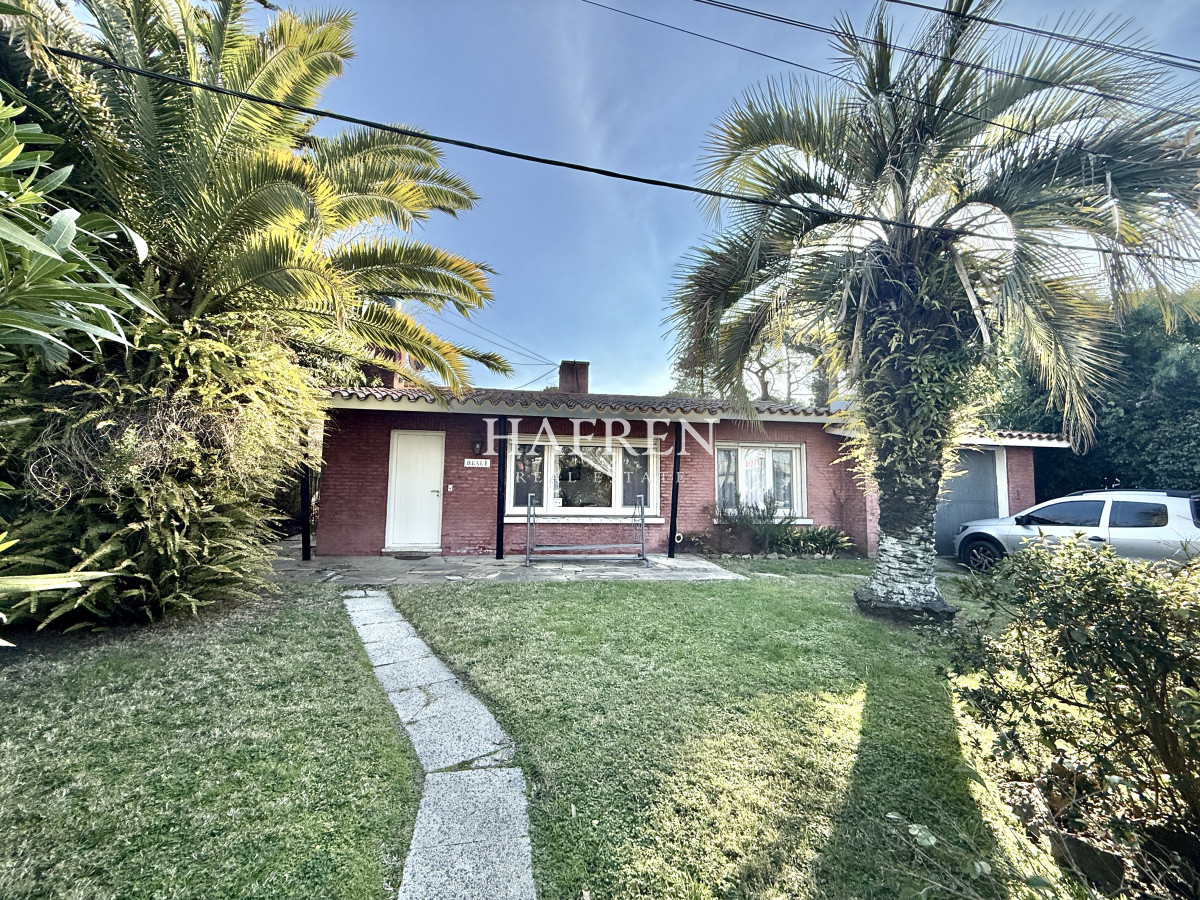 Casa ID.471 - OPORTUNIDAD CASA EN PLAYA MANSA EN 4 DORMITORIOS ZONA CON POTENCIAL COMERCIAL