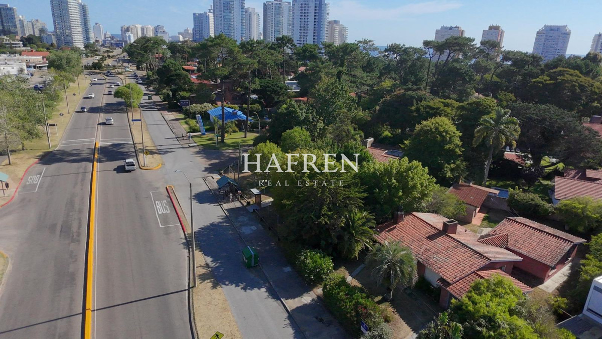 Casa ID.471 - OPORTUNIDAD CASA EN PLAYA MANSA EN 4 DORMITORIOS ZONA CON POTENCIAL COMERCIAL