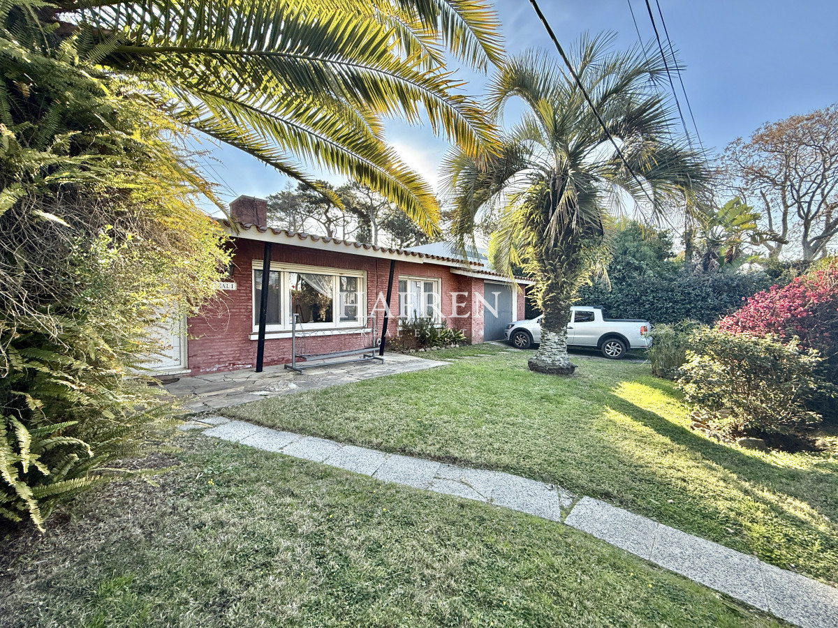 Casa ID.471 - OPORTUNIDAD CASA EN PLAYA MANSA EN 4 DORMITORIOS ZONA CON POTENCIAL COMERCIAL