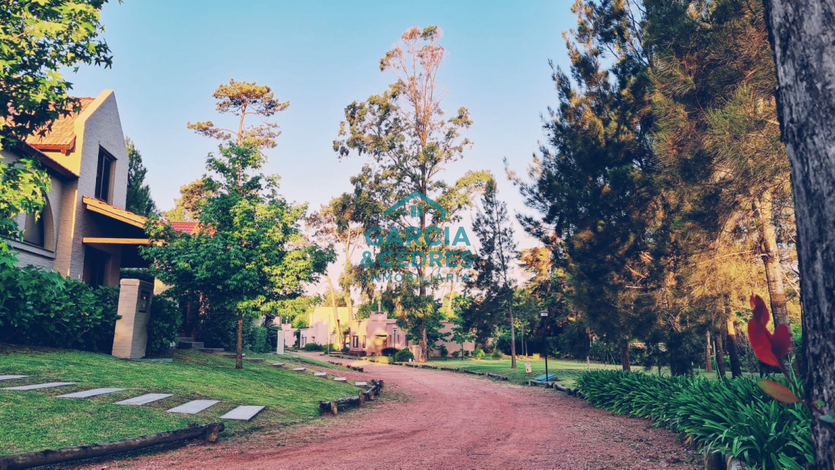 Casa ID.319 - Casa en venta, punta del este, 2 dormitorios, Barrio privado parque pinares