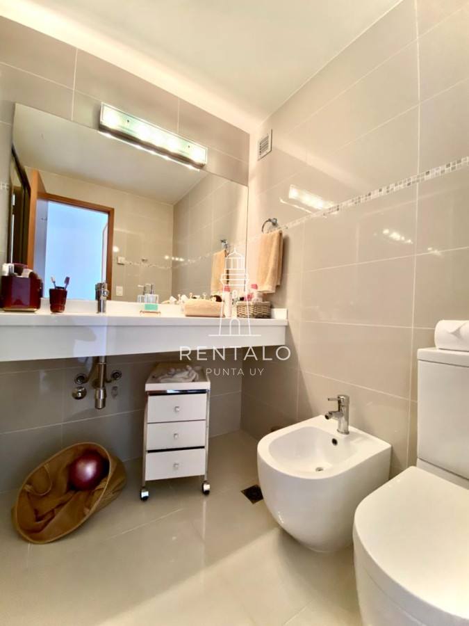 Apartamento ID.820 - APARTAMENTO EN VENTA SUNRISE TOWER 2 DORMITORIOS MAS SERVICIO PUNTA DEL ESTE