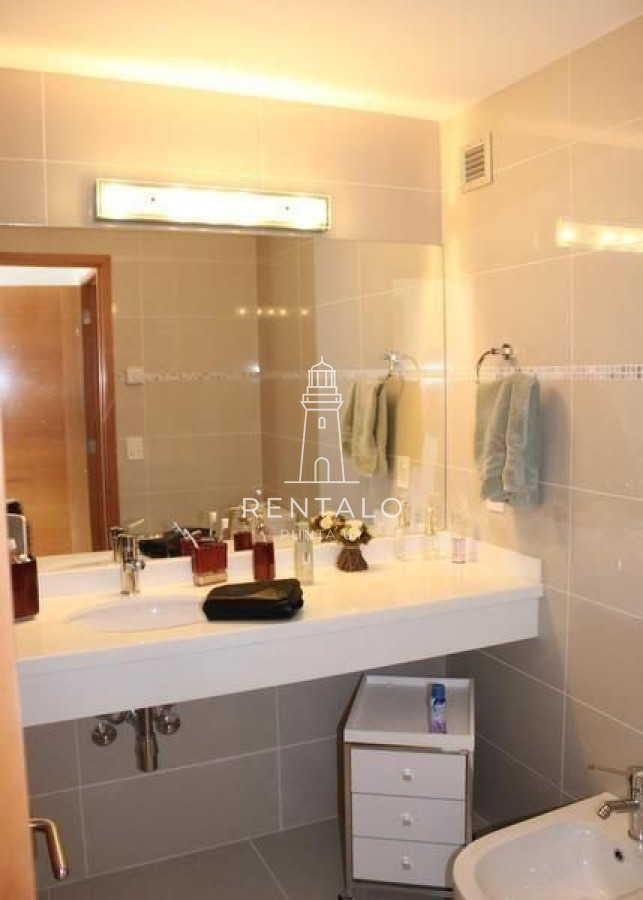 Apartamento ID.820 - APARTAMENTO EN VENTA SUNRISE TOWER 2 DORMITORIOS MAS SERVICIO PUNTA DEL ESTE