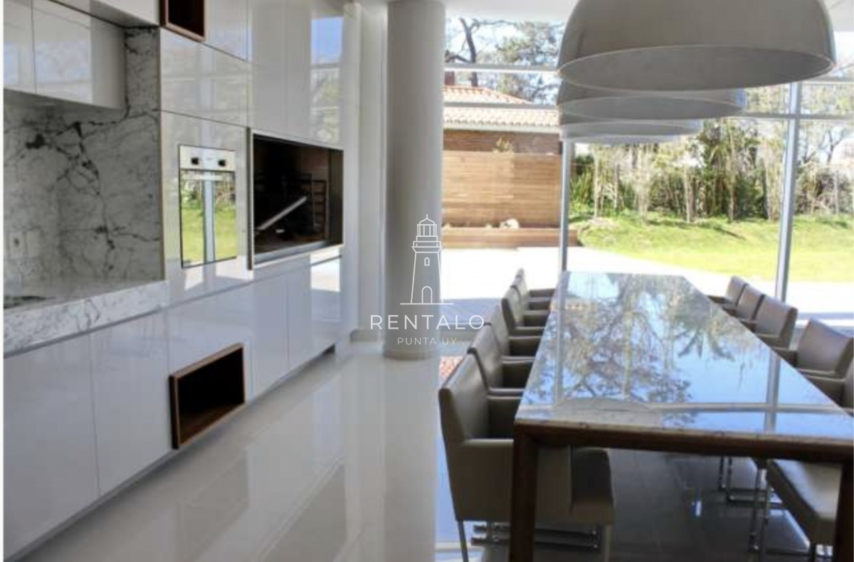 Apartamento ID.820 - APARTAMENTO EN VENTA SUNRISE TOWER 2 DORMITORIOS MAS SERVICIO PUNTA DEL ESTE