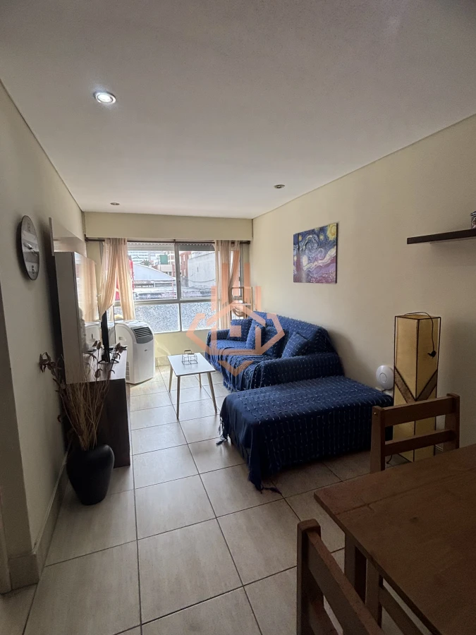 Apartamento de 1 dormitorios y medio en la peninsula.