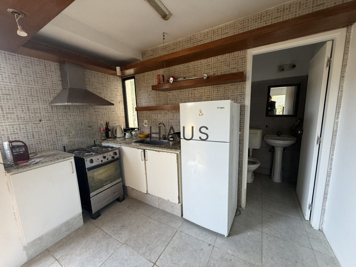 Casa ID.889 - OPORTINIDAD CASA DE 3 DORMOTORIOS CON 600 M2 DE TERRENO  EN UNA DEL LAS MEJORES ZONAS DE LA BARRA EL TESORO, 2 PADRONES SE VENDEN JUNTOS
