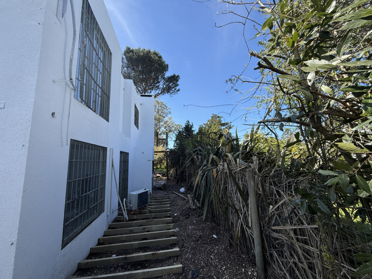 Casa ID.889 - OPORTINIDAD CASA DE 3 DORMOTORIOS CON 600 M2 DE TERRENO  EN UNA DEL LAS MEJORES ZONAS DE LA BARRA EL TESORO, 2 PADRONES SE VENDEN JUNTOS