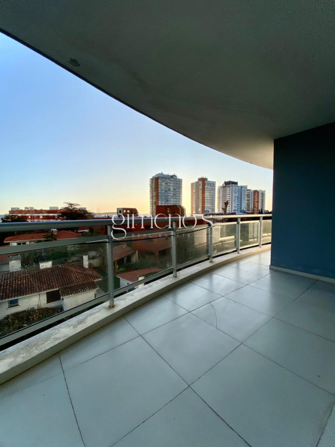 Apartamento ID.880 - Apartamento en Venta Playa Mansa 3 dormitorios Sunrise Tower