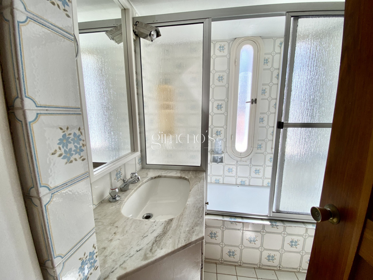 Apartamento ID.1067 - Apartamento de 3 dormitorios en Venta - Playa Mansa - Punta del Este 