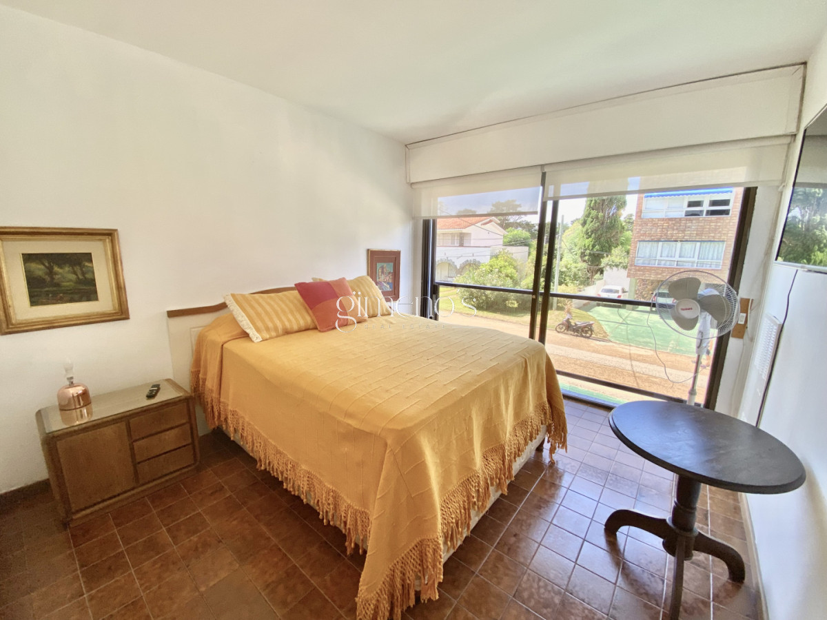 Apartamento ID.1067 - Apartamento de 3 dormitorios en Venta - Playa Mansa - Punta del Este 