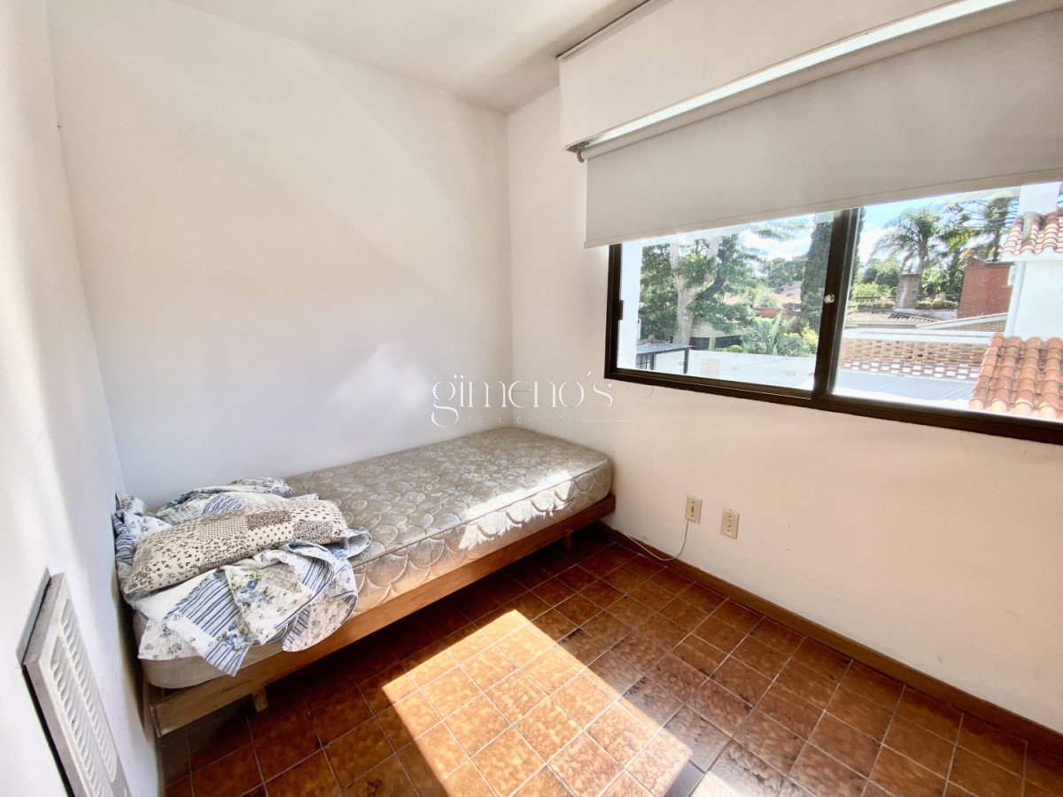 Apartamento ID.1067 - Apartamento de 3 dormitorios en Venta - Playa Mansa - Punta del Este 