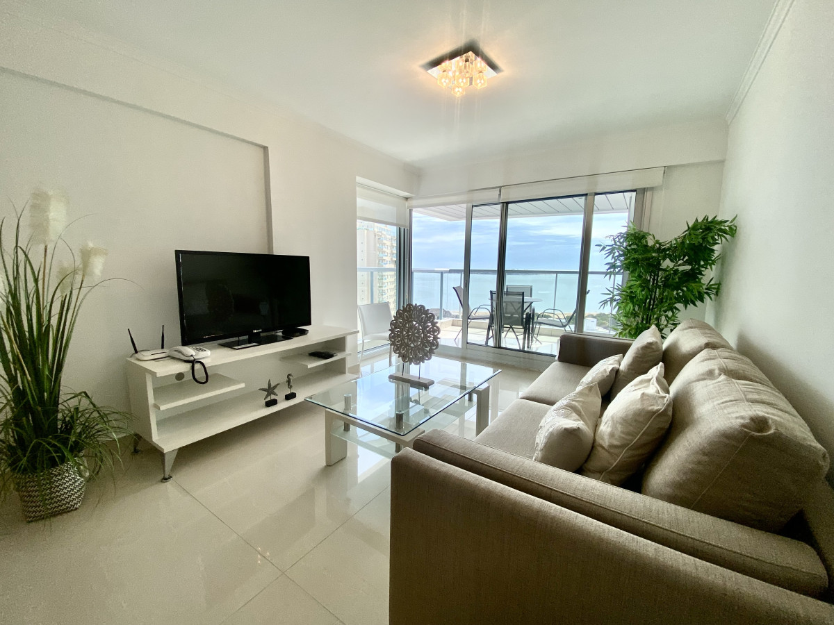 Apartamento ID.116 - Apartamento de categoria en venta Playa Mansa 2 dormitorios MIAMI BOOULEVARD