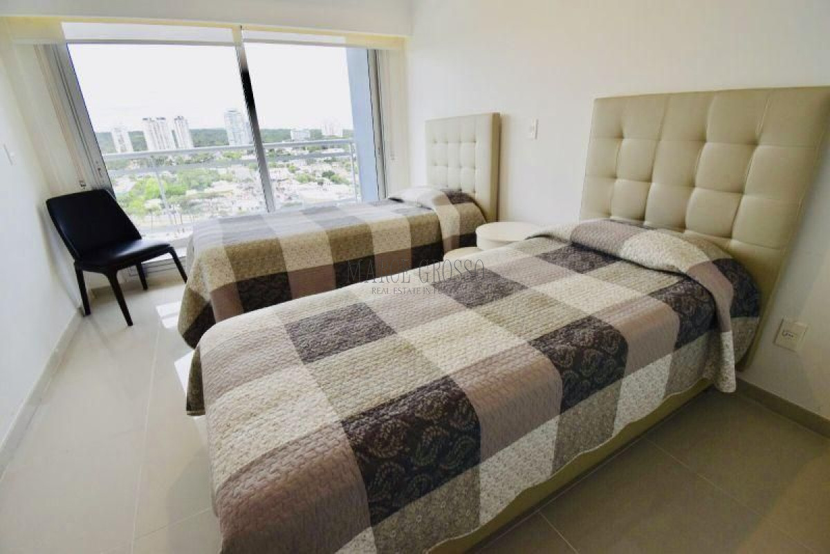 Apartamento ID.109 - Apartamento en alquiler temporario Playa Mansa 2 dormitorios SUNRISE TOWER