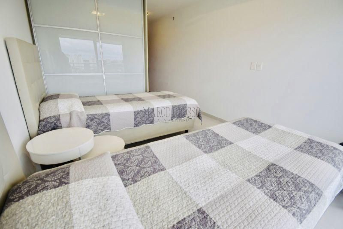 Apartamento ID.109 - Apartamento en alquiler temporario Playa Mansa 2 dormitorios SUNRISE TOWER