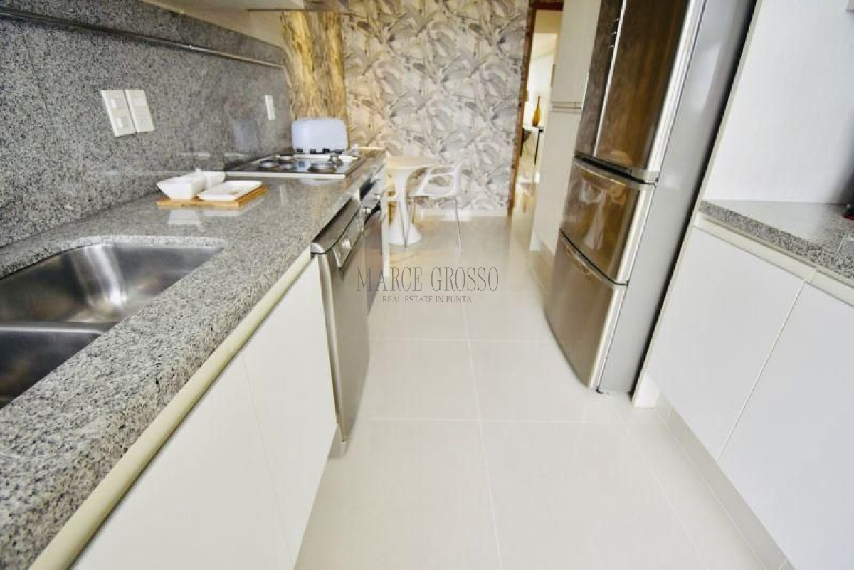 Apartamento ID.109 - Apartamento en alquiler temporario Playa Mansa 2 dormitorios SUNRISE TOWER