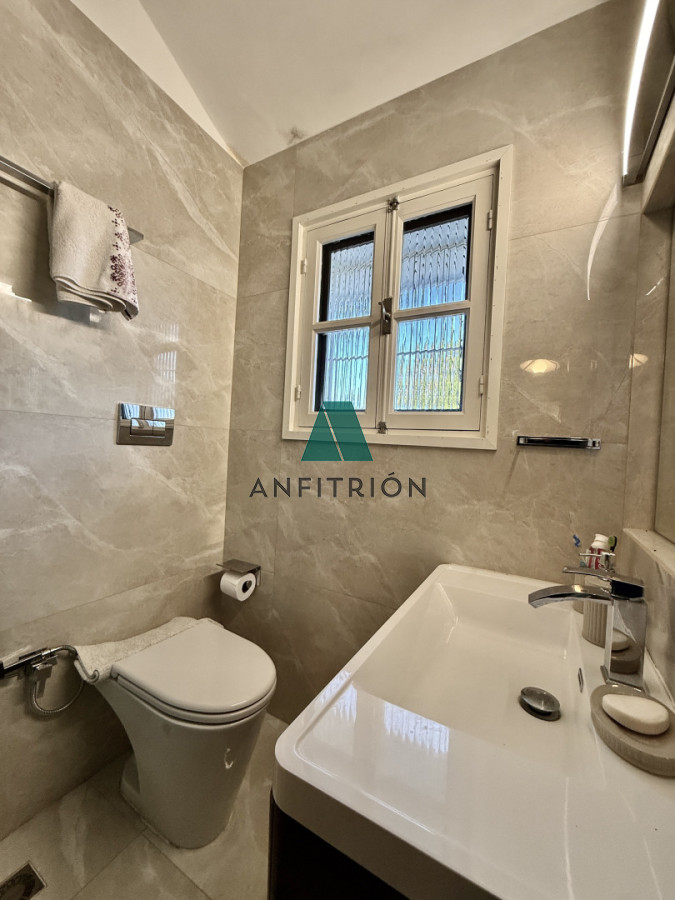 Casa ID.810 - Casa reciclada a 250 metros de Playa Mansa — Parada 10, Punta del Este
