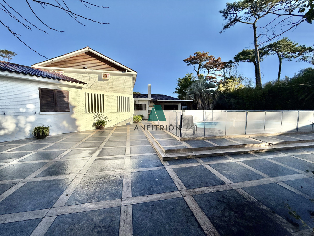 Casa ID.810 - Casa reciclada a 250 metros de Playa Mansa — Parada 10, Punta del Este