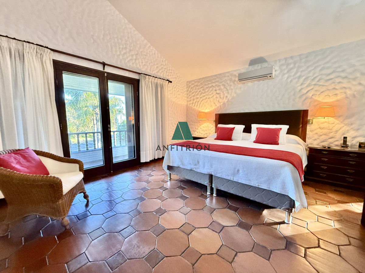 Casa ID.810 - Casa reciclada a 250 metros de Playa Mansa — Parada 10, Punta del Este