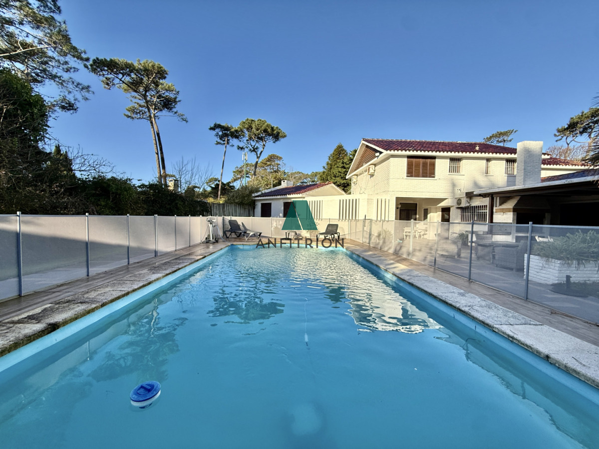 Casa ID.810 - Casa reciclada a 250 metros de Playa Mansa — Parada 10, Punta del Este