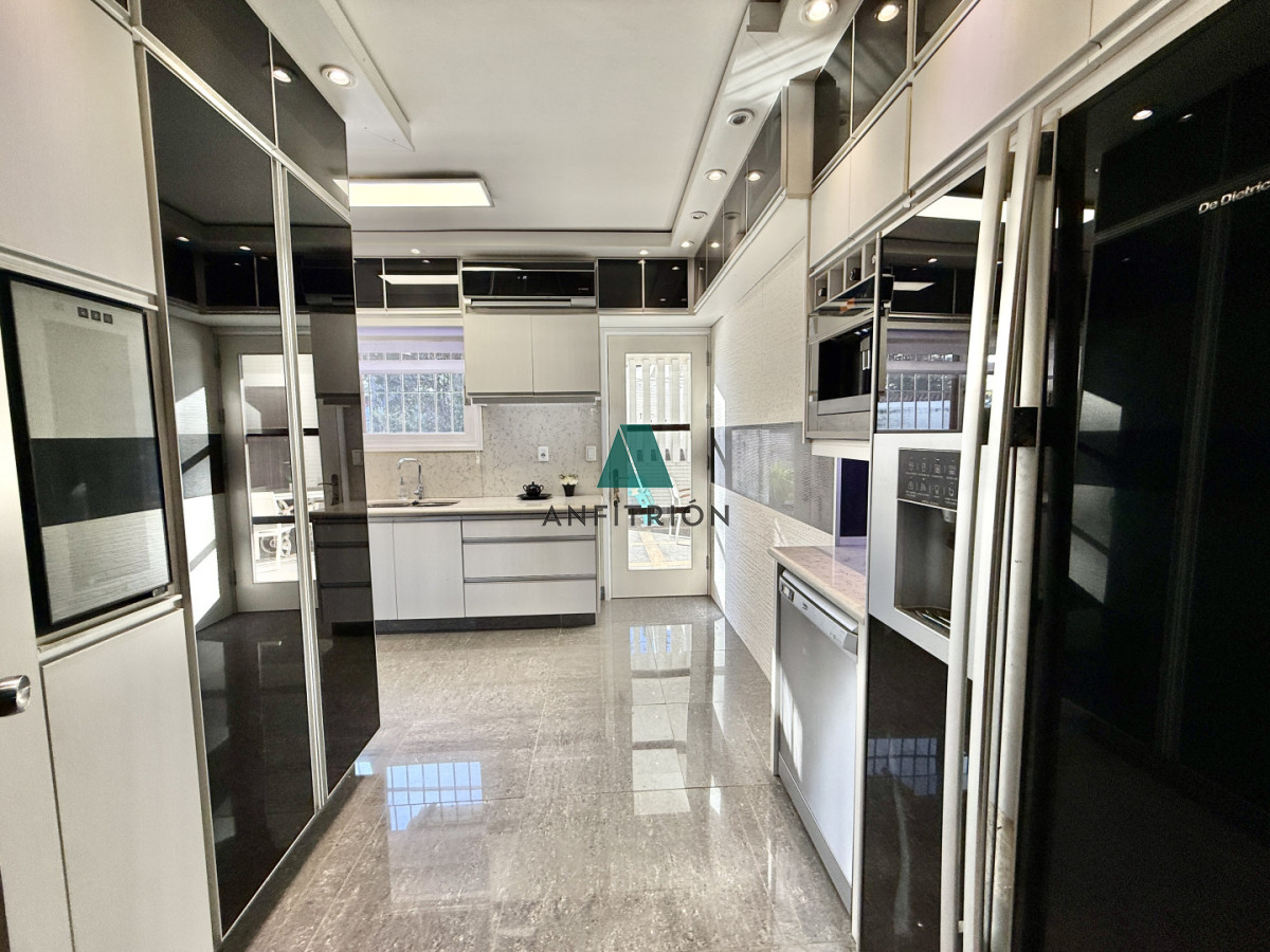 Casa ID.810 - Casa reciclada a 250 metros de Playa Mansa — Parada 10, Punta del Este