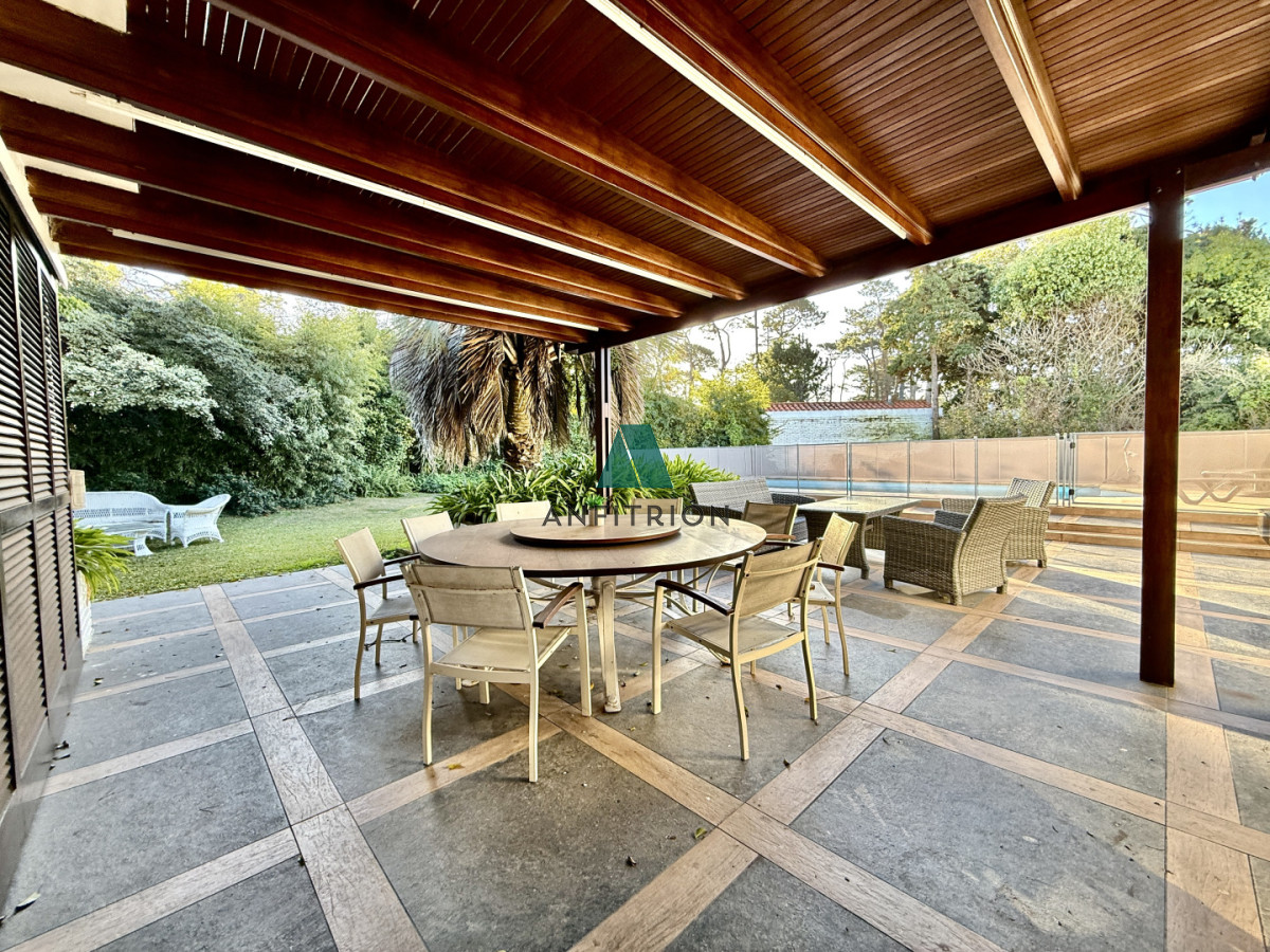 Casa ID.810 - Casa reciclada a 250 metros de Playa Mansa — Parada 10, Punta del Este